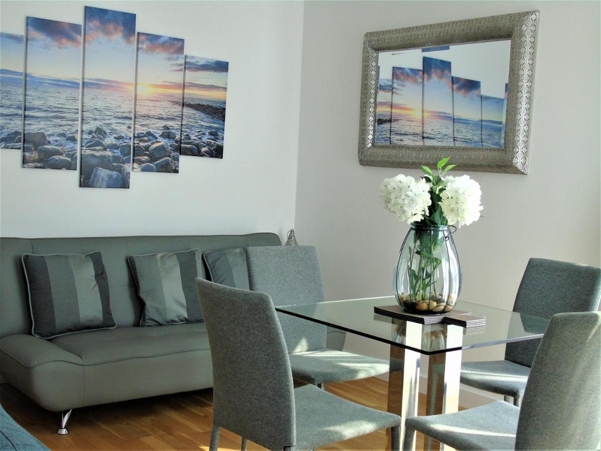 Seaview, Luxury Apartment, 2 Min Walk To Both Porth And Whipisderry Beaches นิวคีย์ ภายนอก รูปภาพ